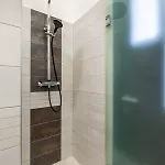 Vr2 Stylish In The Centre