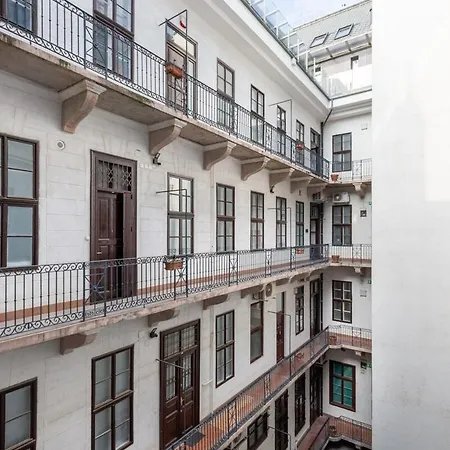 Vr2 Stylish In The Centre Apartment Budapest